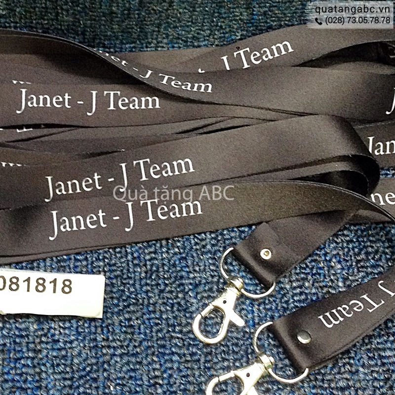 Dây đeo thẻ của Janet J Team được in tại INLOGO