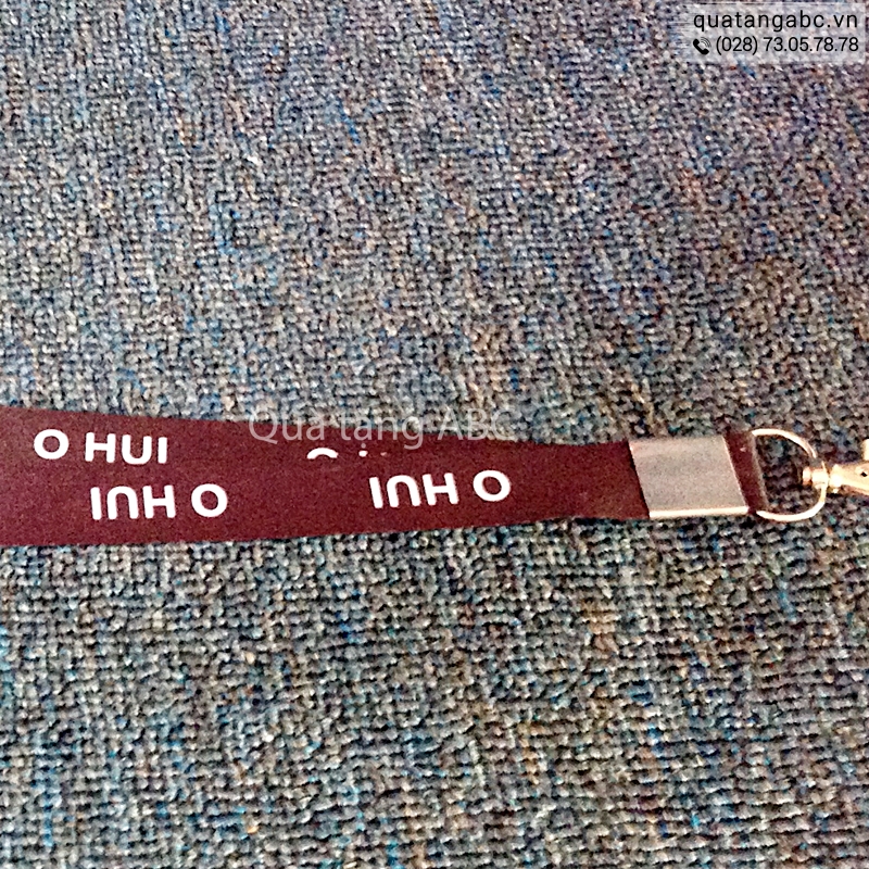 Dây đeo thẻ của hãng mỹ phẩm OHUI được in tại INLOGO